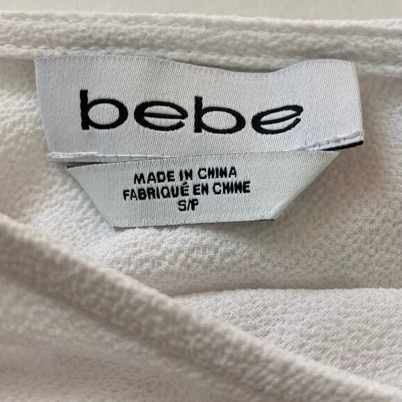 Bebe white button back crop top blouse with fluttery half length flare sleeves - Picture 6 of 7